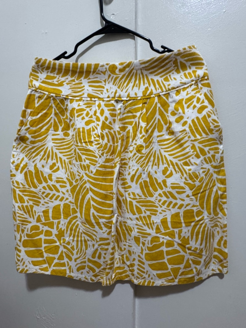 Ann Taylor / Loft skirt yellow pattern